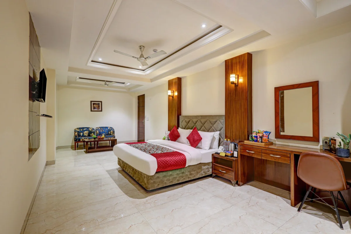 An air-conditioned room at Lavanya Motel, Alipur