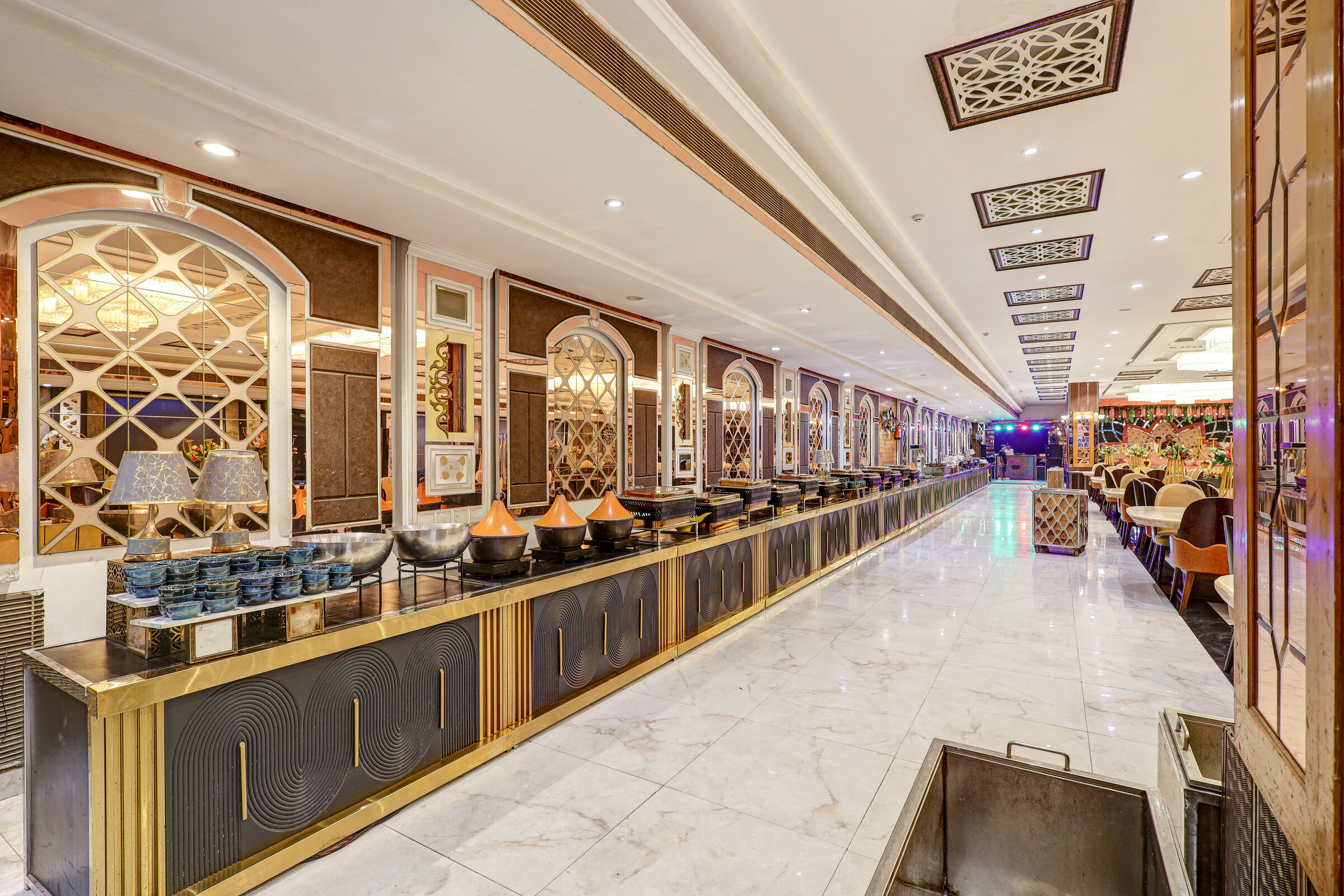 The buffet setup at Lavanya Motel